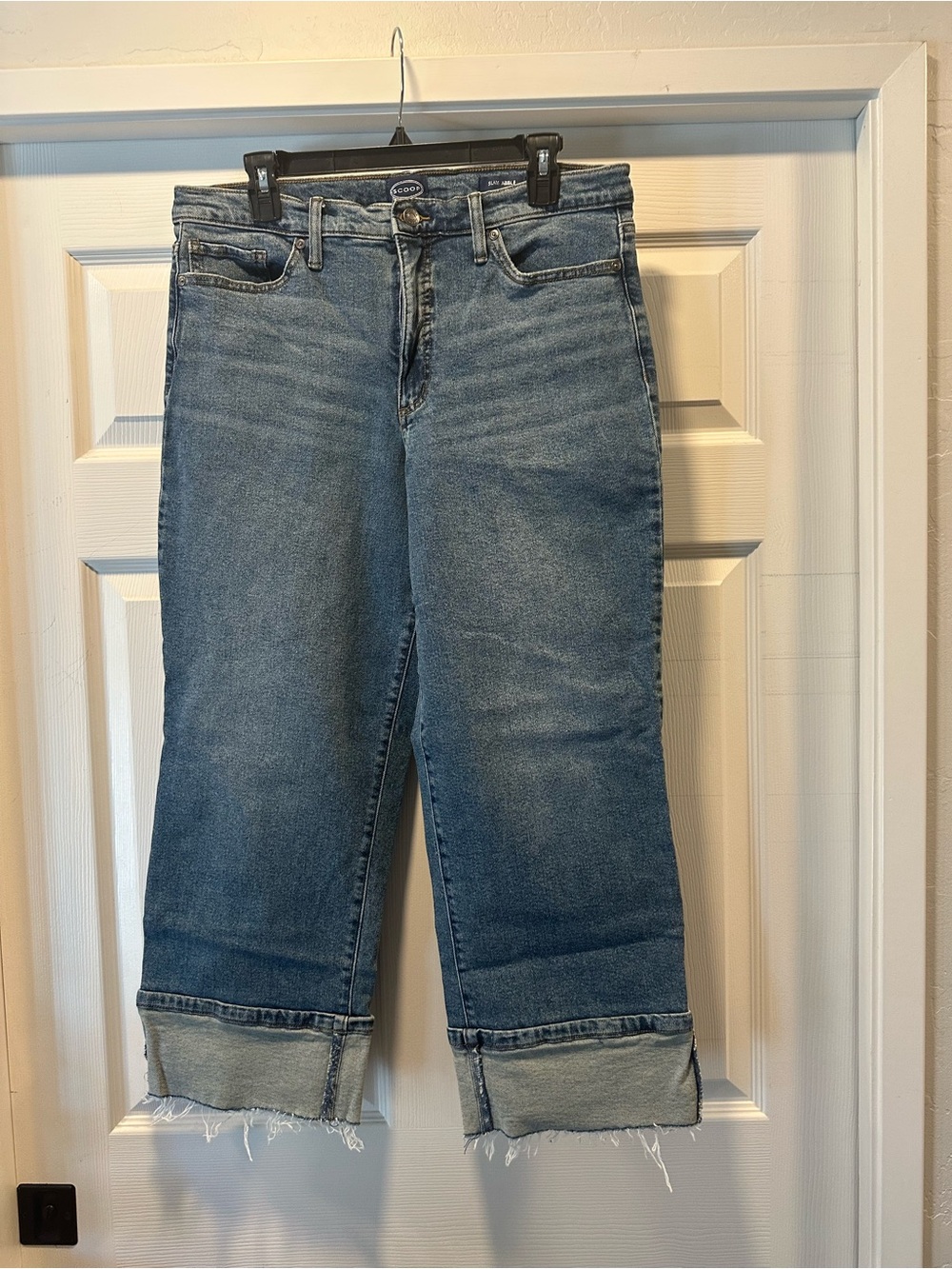 Scoop Relaxed Cropped Jeans with Frayed Cuff - Blue
